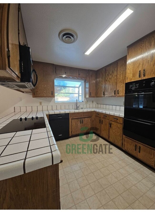 Building Photo - Beautiful 3 BEDROOM 2 BATH HOME IN MODESTO...