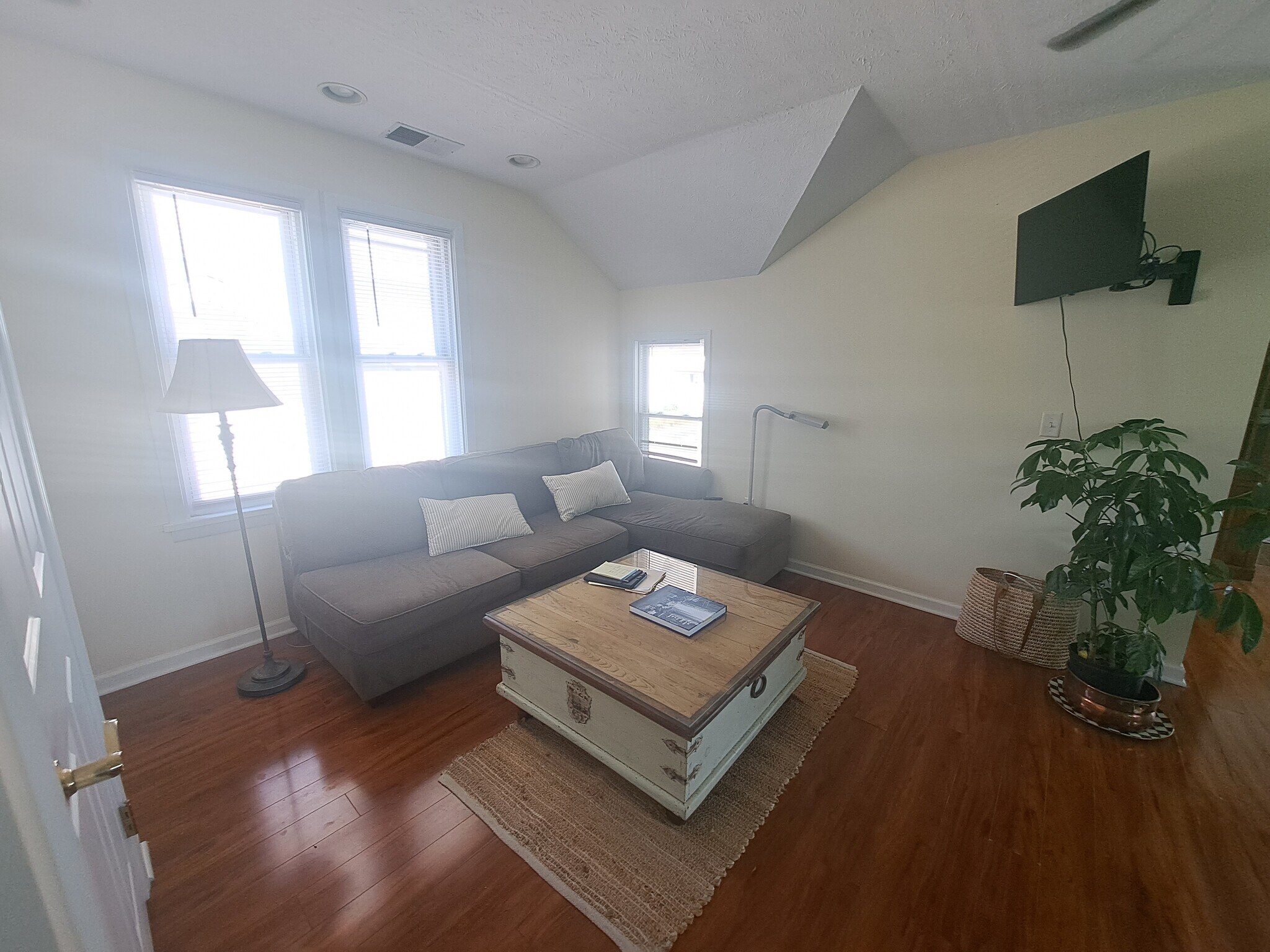 living room - 22 Wilder Ter