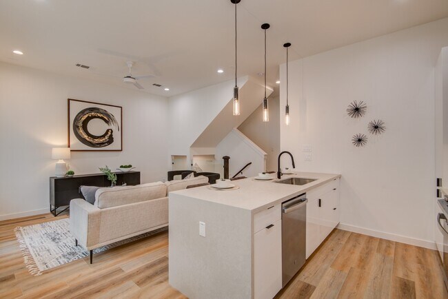 Building Photo - 6742 Peerless St