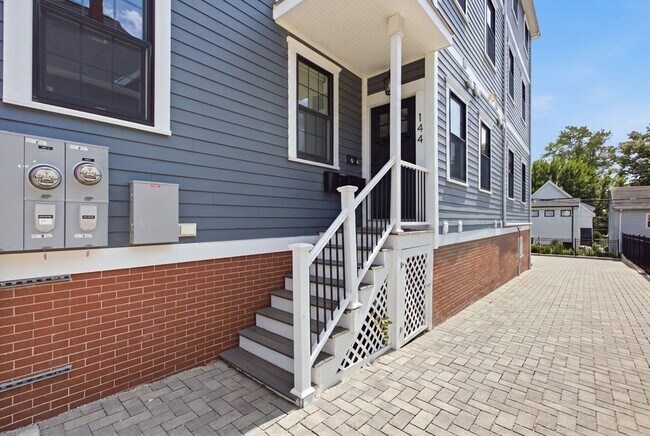 Building Photo - 144 Highland Ave