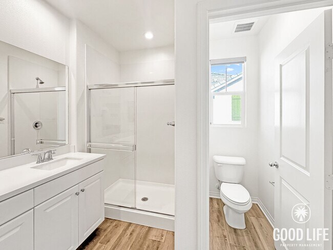 Building Photo - Beautiful 3B/2.5BA Townhouse in Imperial Beach with Loft, Private Patio & 2-Car Garage