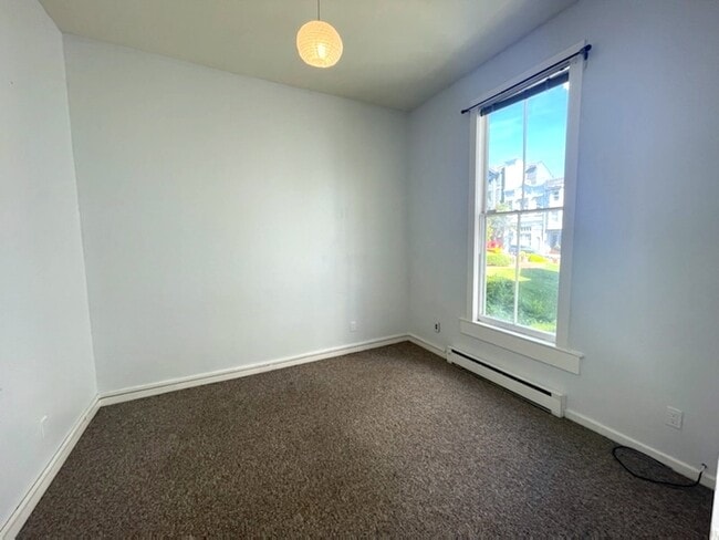 Building Photo - 1107 Oak St