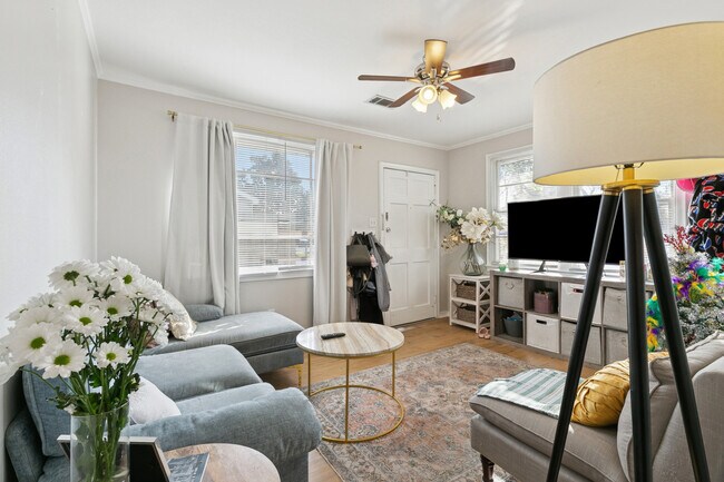 Building Photo - 453 Aurora Ave