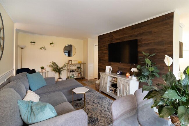 Building Photo - 2449 Union Blvd