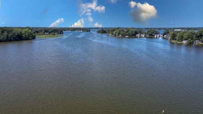 Building Photo - 525 Circle Dr