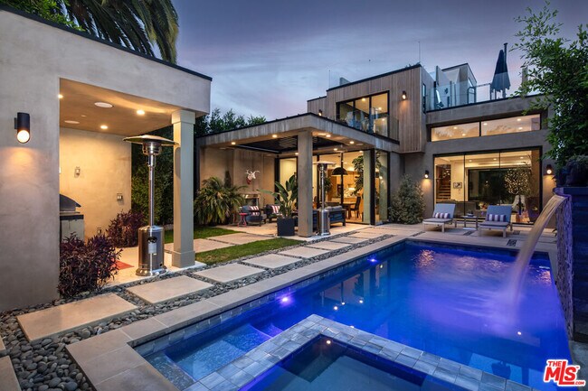 Building Photo - 631 N Curson Ave