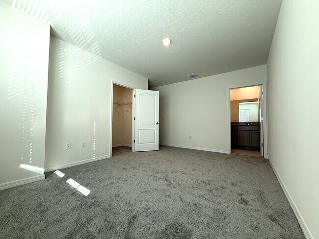 Building Photo - 1967 Tamarack Pass