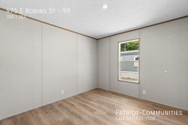 Building Photo - 475 E Robins St