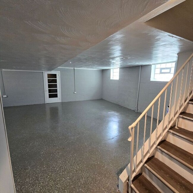 Building Photo - Charming 3-Bedroom Home / Pet-Friendly / A...