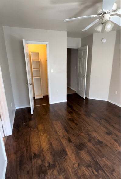 Building Photo - 309 N Chicago Ave