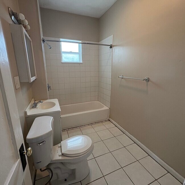 Building Photo - 46 Armandine St