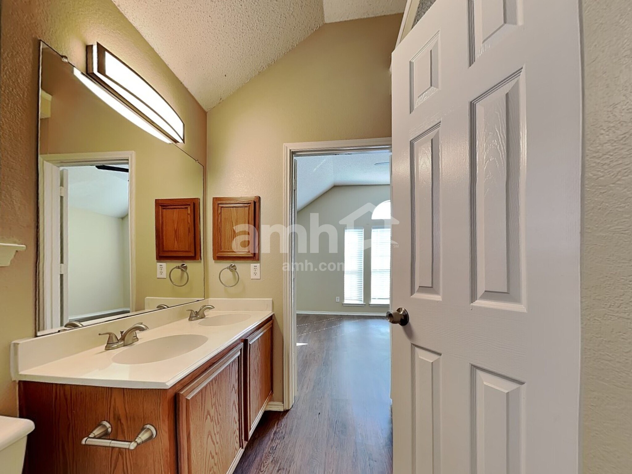 Building Photo - 733 Grandview Ave