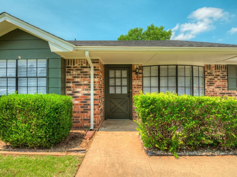 Building Photo - 715 S Pleasant View Dr