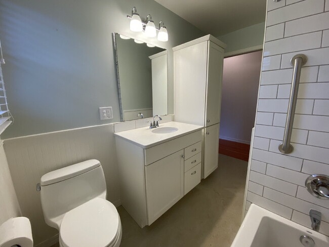 Building Photo - Charming 3-Bed, 2-Bath Gem with Fully Fenced Yard in Lynden