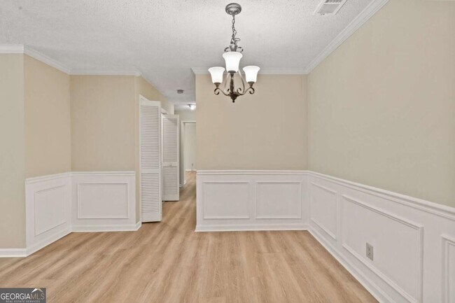 Building Photo - 611 Barrington Hills Dr