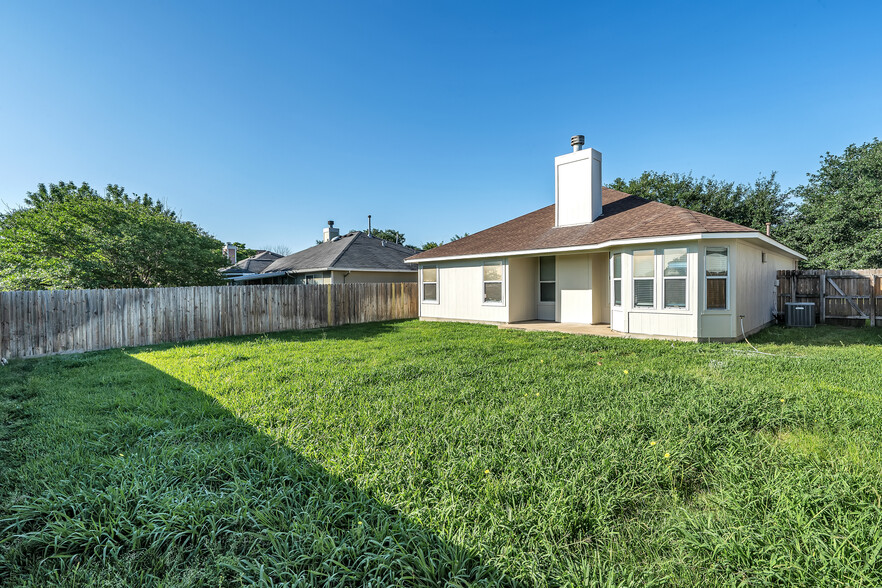Building Photo - 3715 Westfield Dr