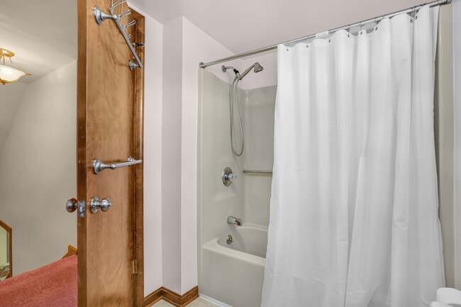 Building Photo - 5457 Warren St