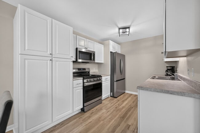 Building Photo - 665 Thorntree Ct