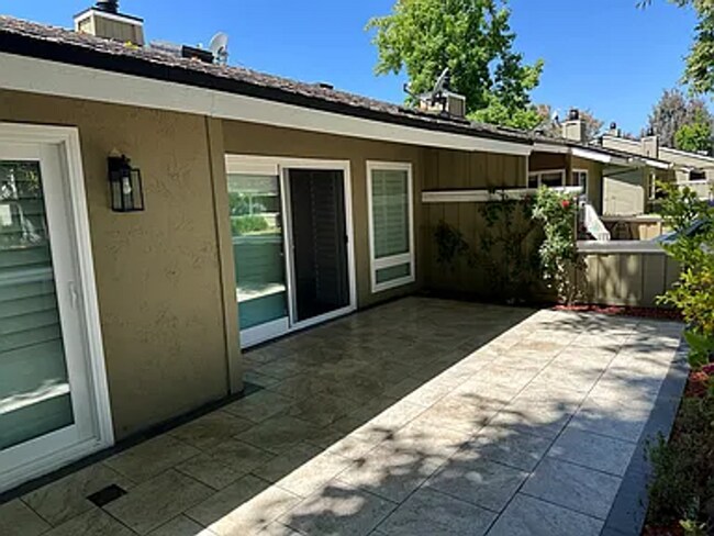 Building Photo - Almaden - Exectuve style 3 bedroom 2 bath ...