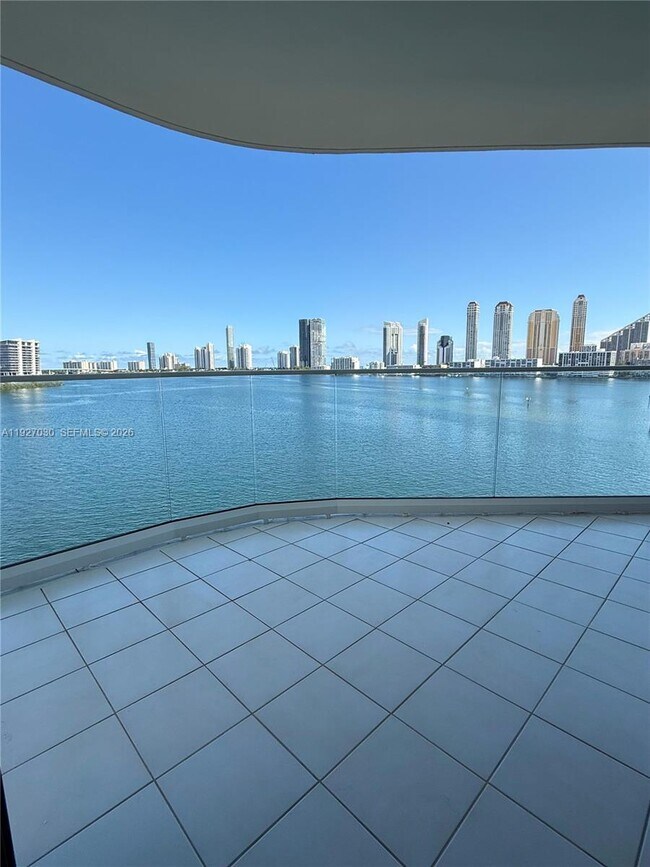 Building Photo - 2800 Island Blvd