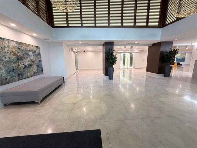 Building Photo - 540 Brickell Key Dr