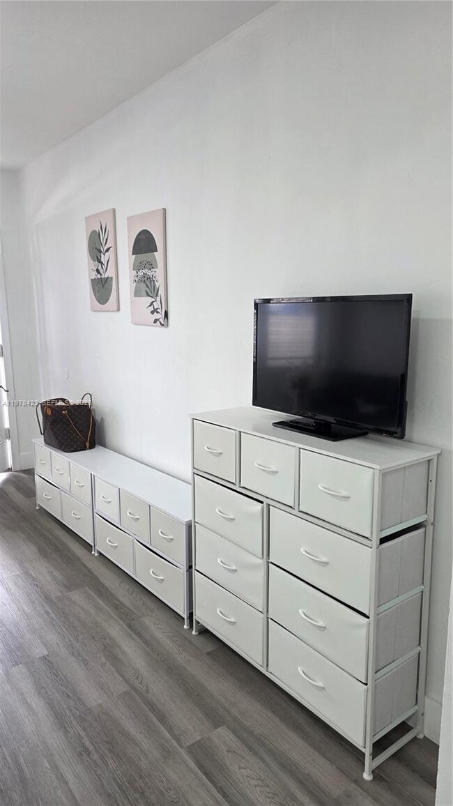 Building Photo - 761 Euclid Ave