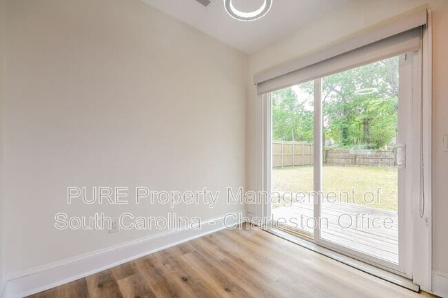 Building Photo - 1239 Sunset Dr