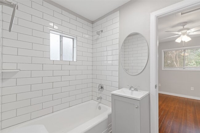 Building Photo - 615 Riveredge Dr