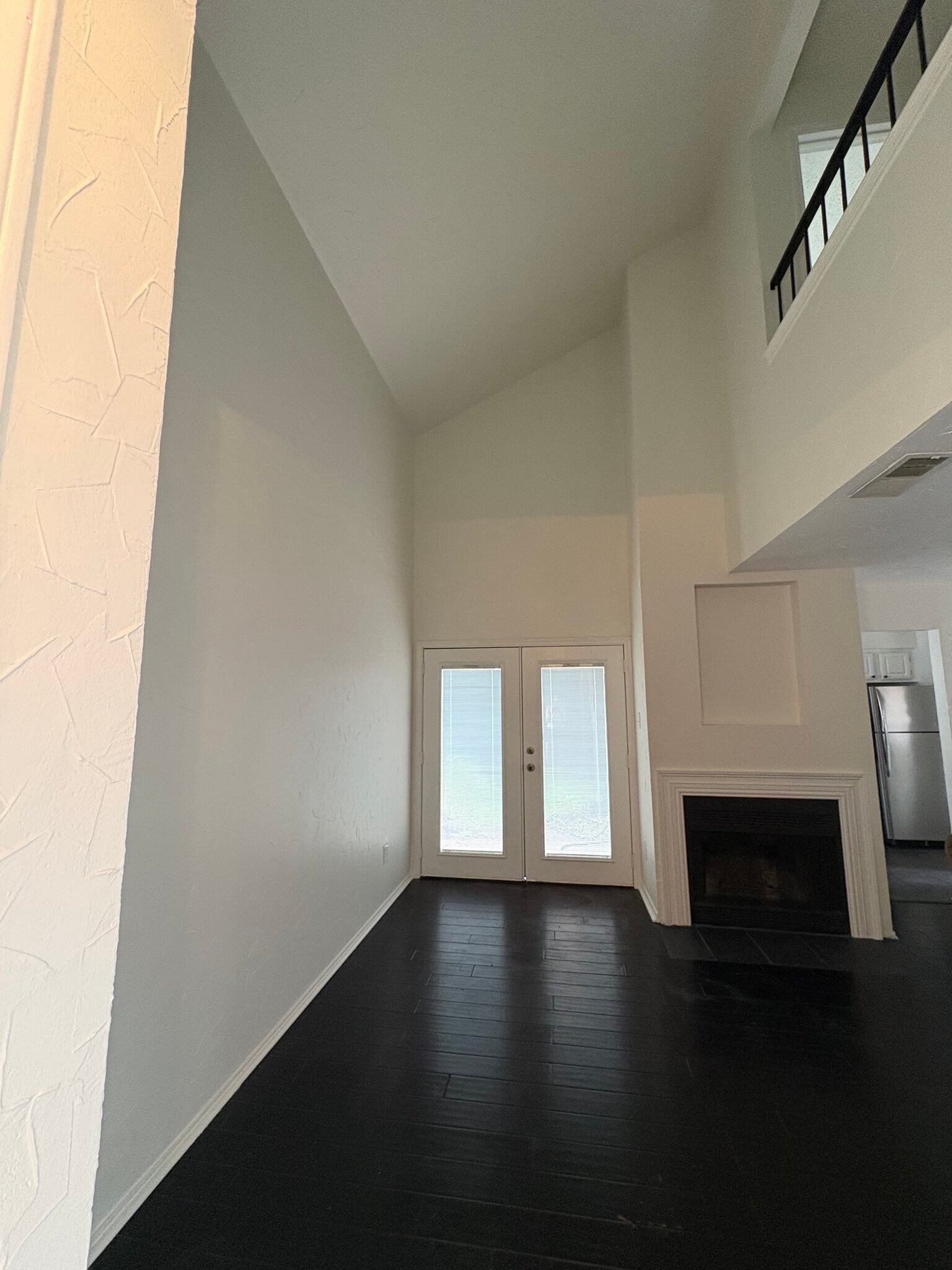 Building Photo - 827 W Harwood Rd