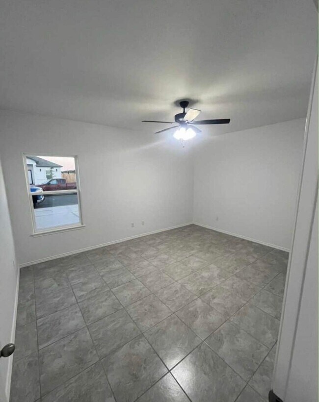 Building Photo - 1504 Estudiantes Dr