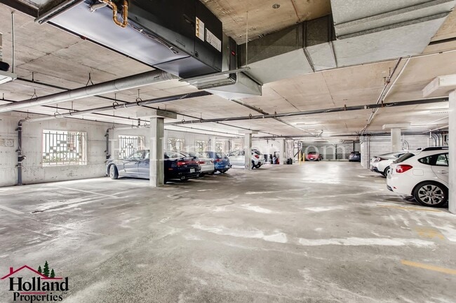 Building Photo - Modern 2-Bedroom Apartment in the Heart of Downtown NEW SUPER PRICE at $1,795!