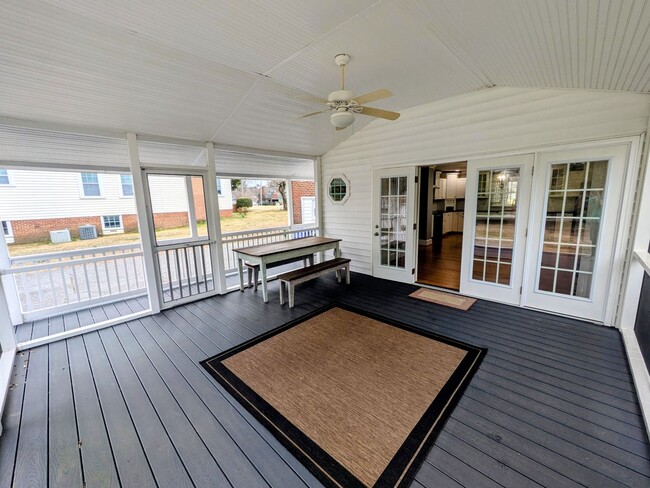 Building Photo - 524 W Mountain St