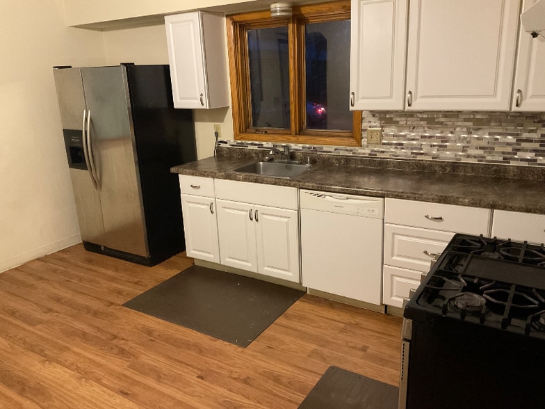 Building Photo - 538 Van Buren Ave