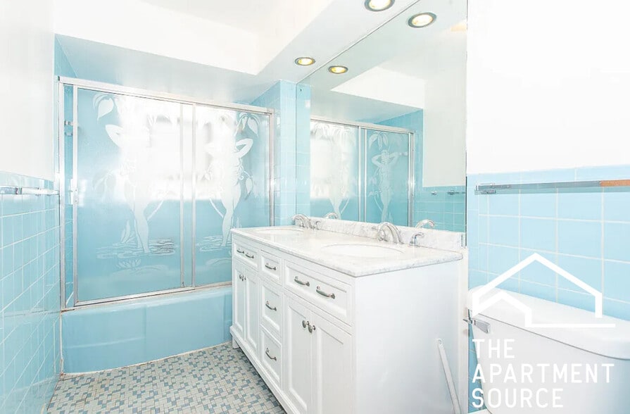 Building Photo - 7407 N California Ave