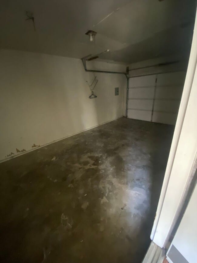 Building Photo - 617 W Owens St