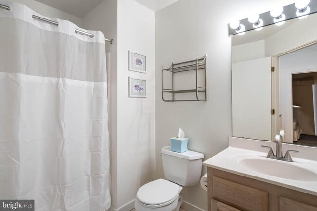 Building Photo - 539 Hudson Ave