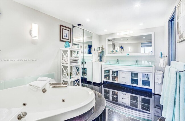 Building Photo - 11113 Biscayne Blvd