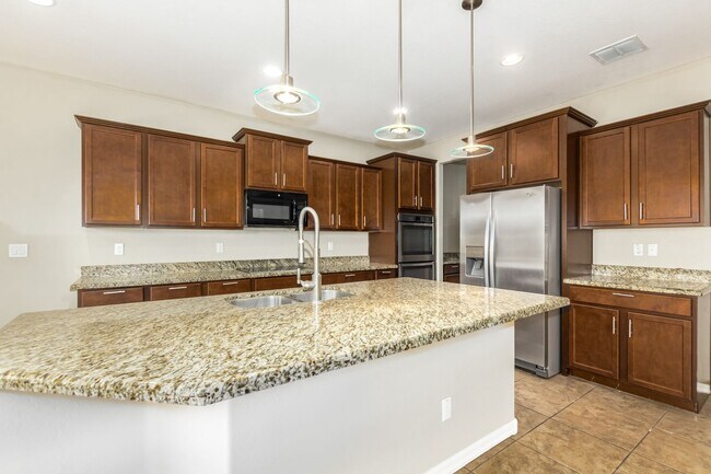 Building Photo - Beautiful 4 bedroom 2.5 bathroom home with large open floorplan in Queen Creek!