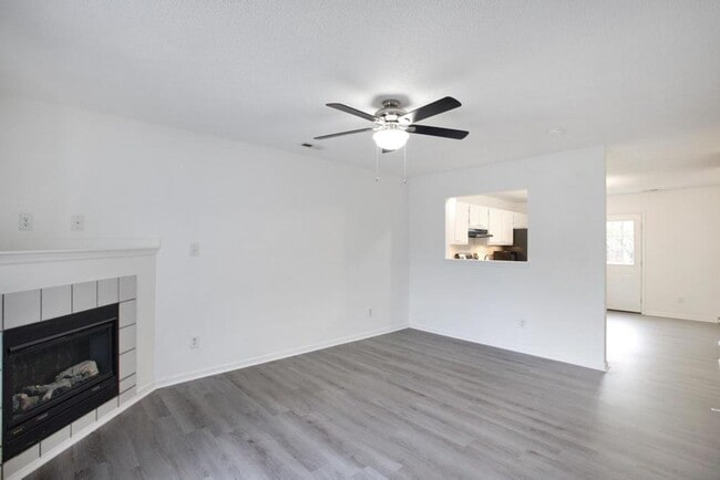 Building Photo - An adorable home! Pets Welcome!