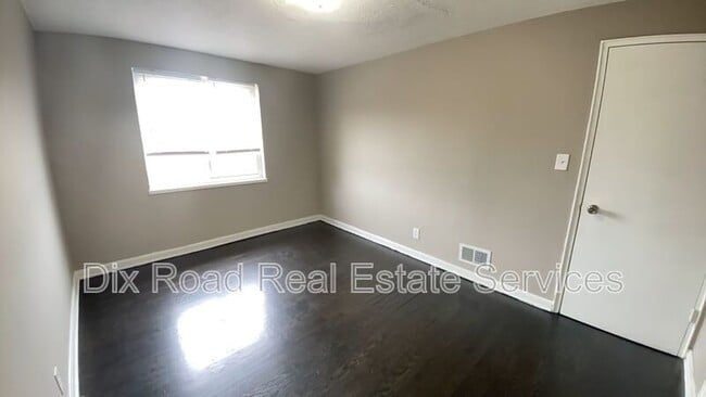 Building Photo - 1519 S Smithville Rd