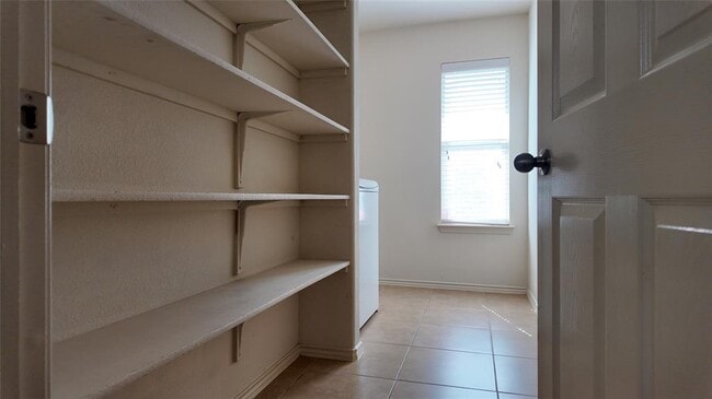 Building Photo - 11124 Friendship Dr