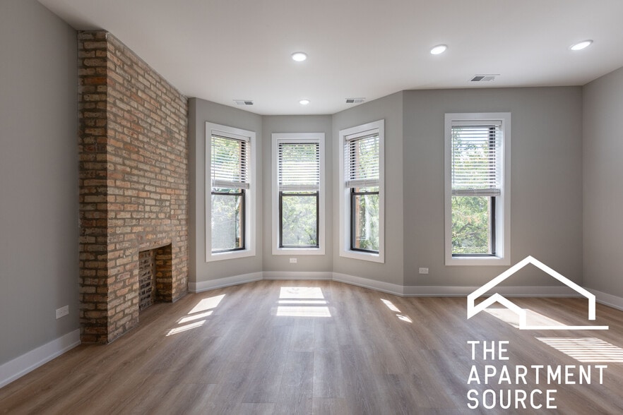 Building Photo - 428 W Belden Ave
