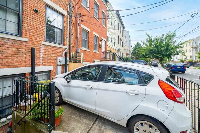 Building Photo - 313 4th St