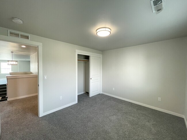Building Photo - 11473 Baserri Dr