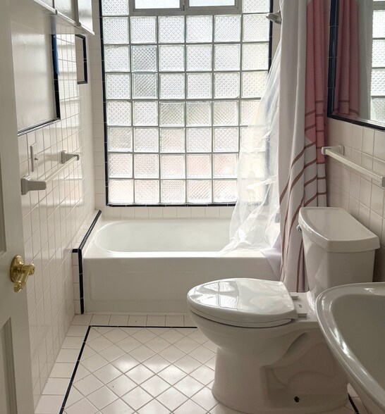 Building Photo - 1063 S Citrus Ave