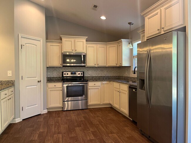 Building Photo - Charming 3/2 Home in Boiling Springs!