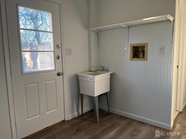 Building Photo - 66 Netherwood Cir