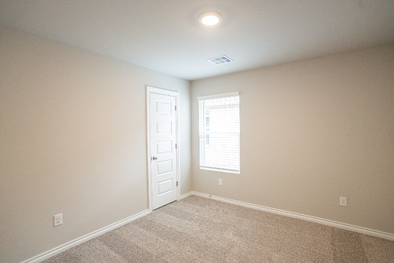 Building Photo - 2912 Firefly Dr