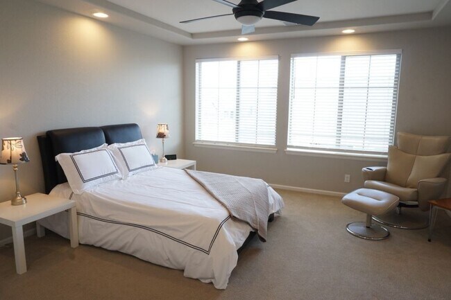 Building Photo - Partially Furnished (or unfurnished) Singl...