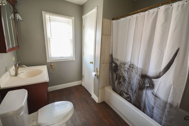 Building Photo - Gorgeous home located just 1 block from St...
